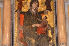 3.-SANTUARIO-DI-MONTEVERGINE-La-Madonna-2